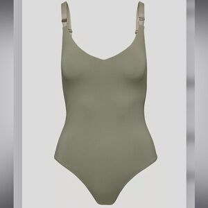 Babaton CONTOUR ADJUSTABLE CAMI BODYSUIT